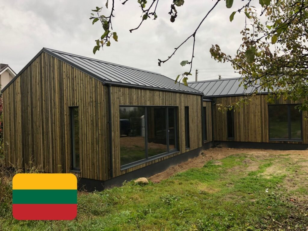 SIPS HOUSE EXTERIOR NATURAL LARCH SIPS KIT